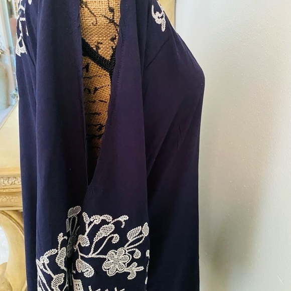 NWOT Monoreno Navy And White Tunic With Slits In The Arms Size L. - Picture 5 of 6